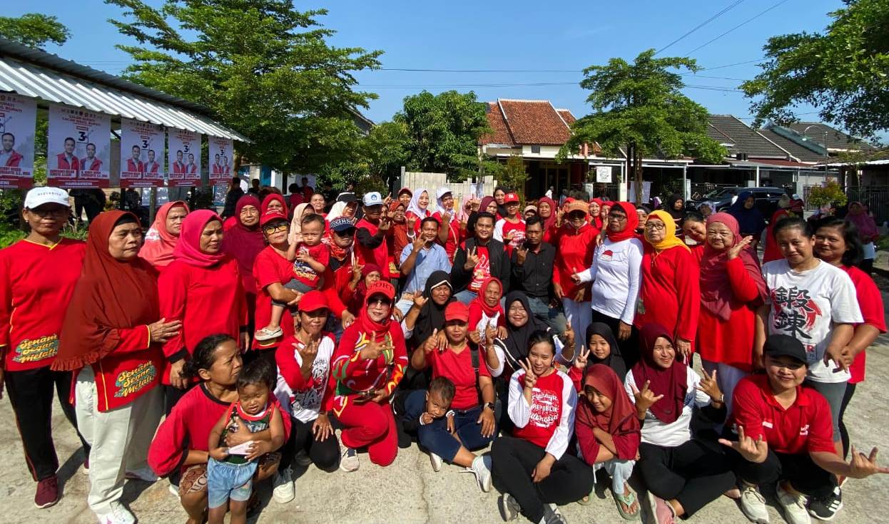 Sekitar 200 Emak Emak Jogonalan Kebonarum Senam Bareng Mas Hamenang.